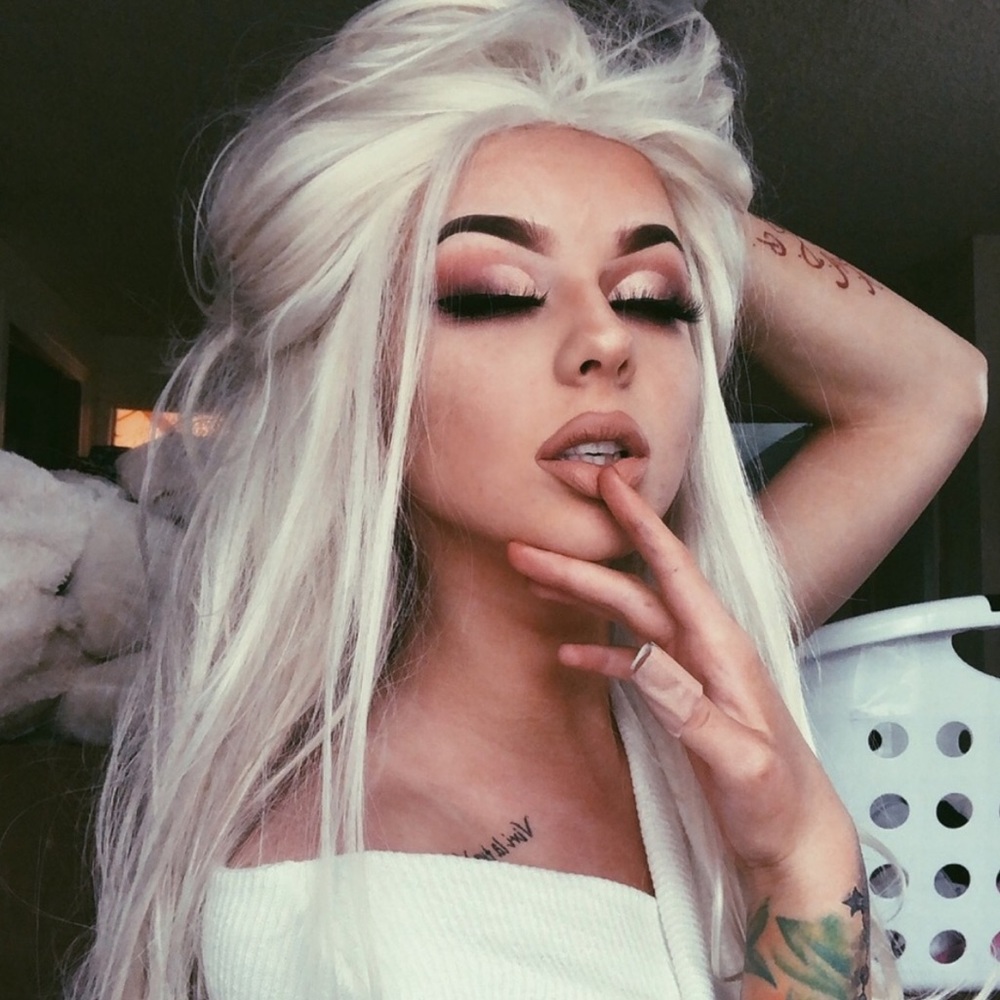 White Blonde Natural Straight Lace Front Wig *NEW*